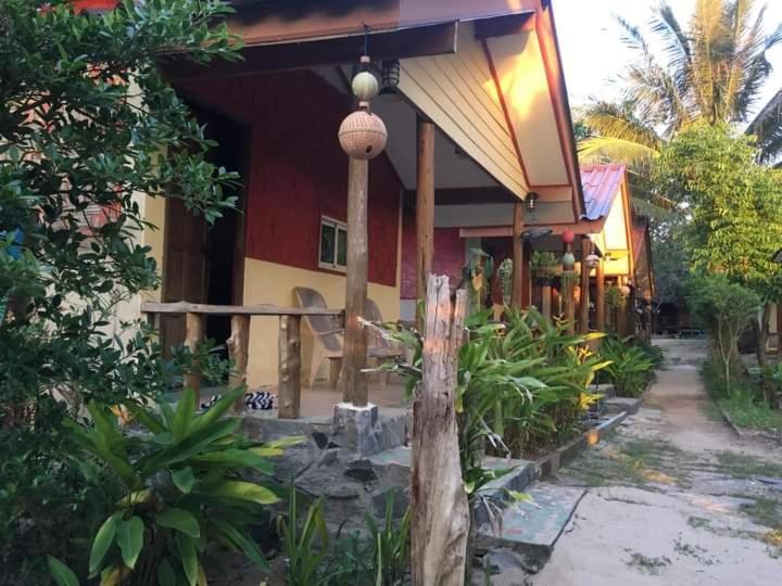Relax Beach House Ko Lanta Kültér fotó